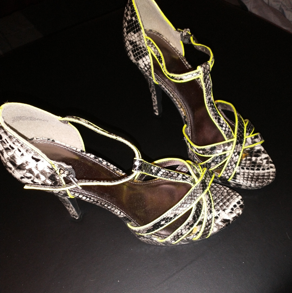 Gorgeous snake skin print heels